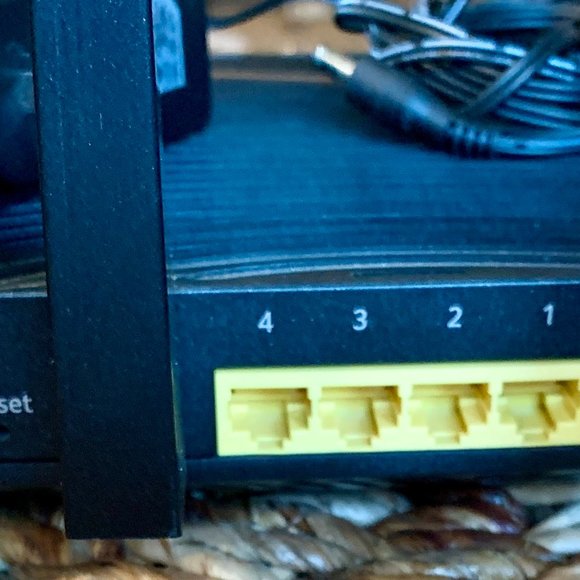 Netgear C7500 Modem Router - Picture 4 of 5